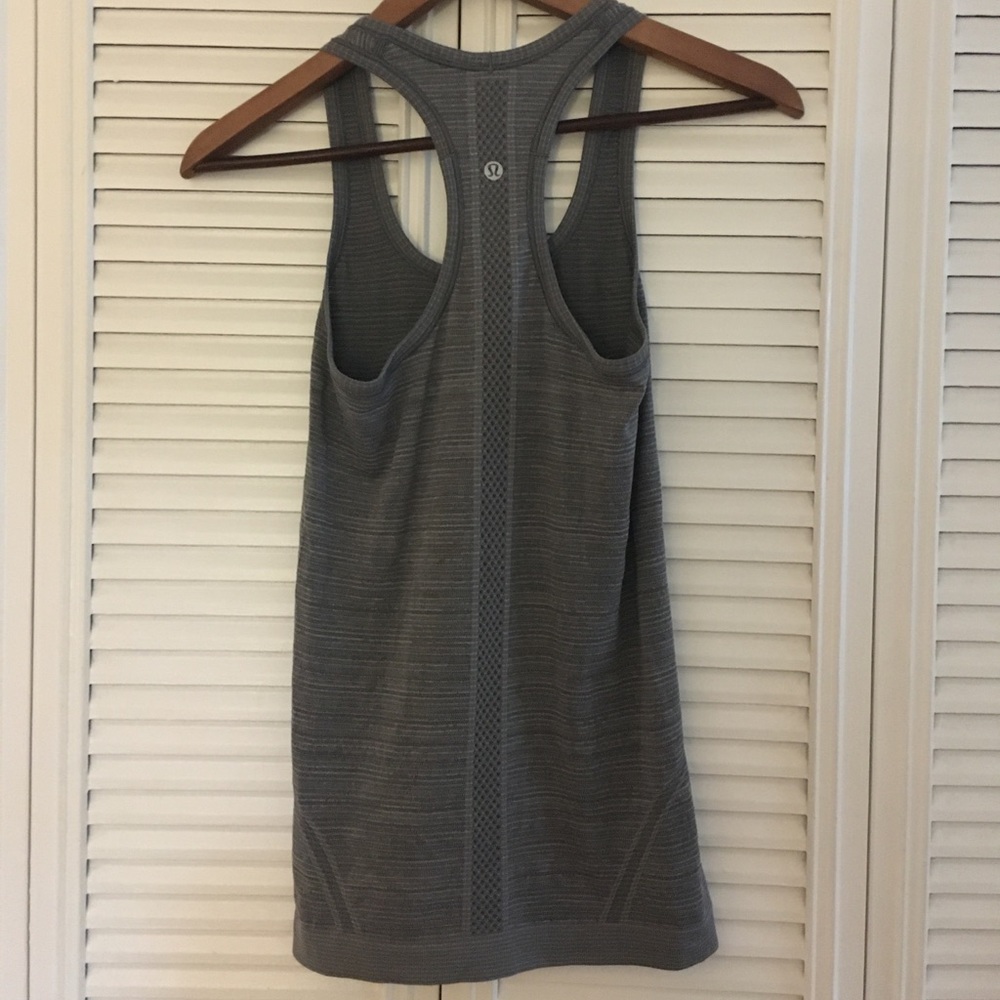 lululemon tank!